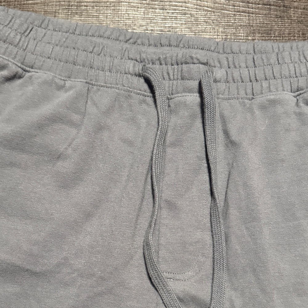 Gilly Hicks Men's Athletic Gray Shorts - Picture 4 of 9